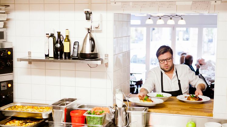 73 trängselkontroller gjordes på caféer och restauranger i Kungsbacka under en insatsveck. Detta för att kontrollera rutiner för att minska smittspridningen av coronaviruset.