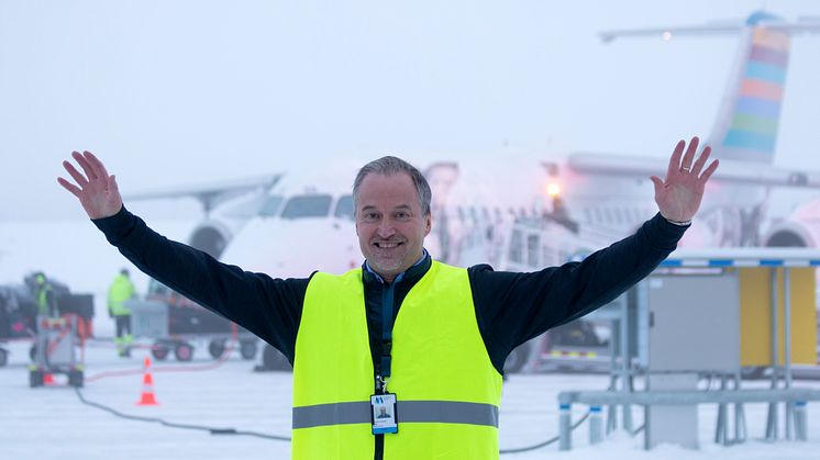 VD Gunnar Lenman gör sig redo att välkomna flygplanen från Göteborg och Växjö