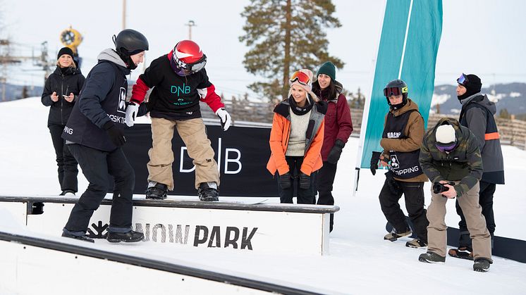 Norges snowboardstjerne, Silje Norendal, og Brettforbundet deltok på Åpen bakke i Trysil. Foto: Ola Matsson
