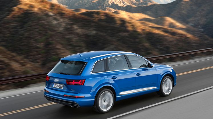 Q7 right side rear dynamic