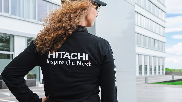 Una dipendente nella nuova sede di Hitachi Rail a Ditzingen, in Germania, ex Thales Ground Transportation Systems