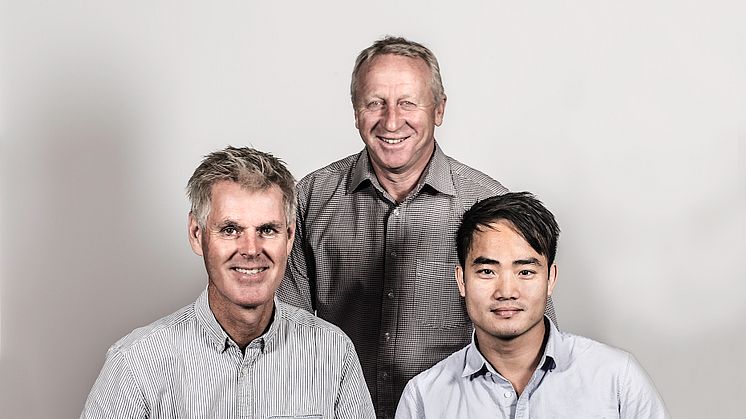 EINAR THORÉN (LEFT), TERJE GRAVDAL AND THAISON VU SEE POSSIBILITIES IN VIETNAM. Photo: Trainor AS