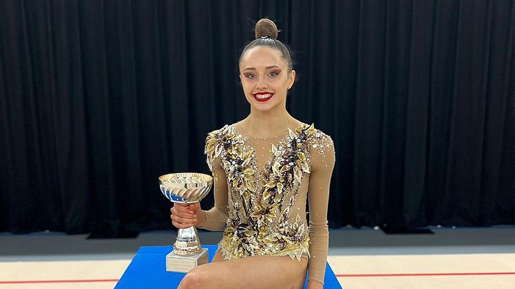 Elina Sheremey vinner SM i rytmisk gymnastik
