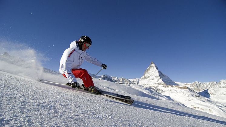 Purer Skispass am Fuße des Matterhorns im Skigebiet von Zermatt im Kanton Wallis
