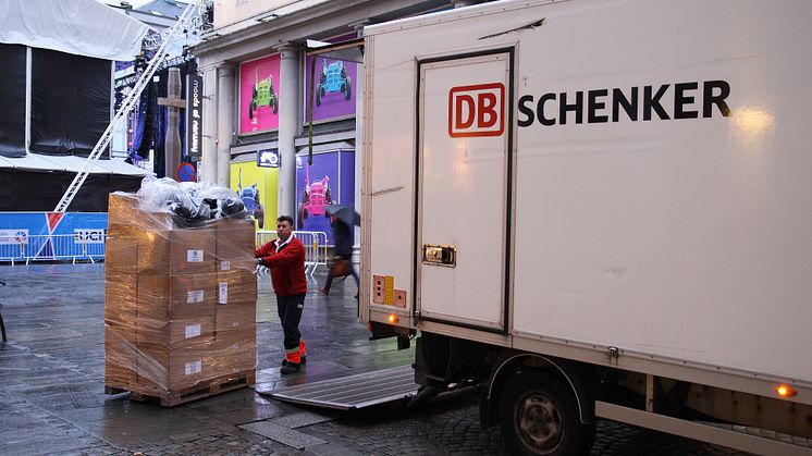 Sjåførene til DB Schenker tok natten til hjelp for å få levert varene under sykkel-VM.