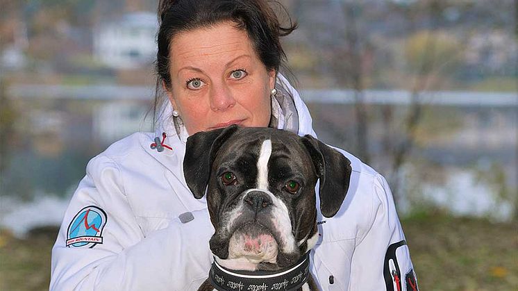 Årets bragdhund 2016 Ollie tillsammans med matte Anki Rydh. Foto: Johan Frick-Meijer