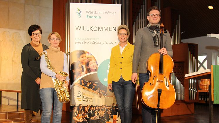 Freuen sich auf das Konzert (v.l.): Beigeordnete der Stadt Minden für Kultur und Bildung, Regina-Dolores Stieler-Hinz, Pfarrerin Catharina Bluhm, Angelika Schomberg, Westfalen Weser Energie, und Max Gundermann, Projektleiter für die Familienkonzerte.