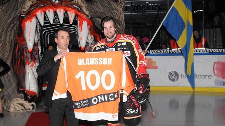 Niklas Olausson hyllad för 100 poäng 