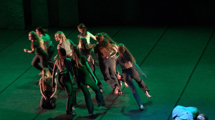 I skuggan av Falubränderna: Teater- och dans elever från Lugnetgymnasiet