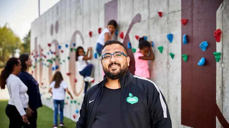 Mohamad El-natour jobbar med En Frisk Generation på Bäckby.