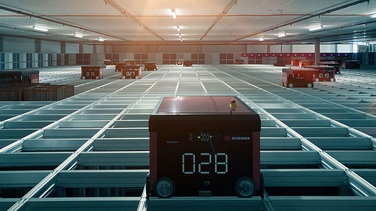 AutoStore är ett automatiskt lagrings- och hämtningssystem som använder robotar för att transportera behållare med varor från hyllsystemet
