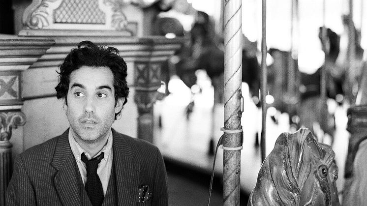 14th Floor signar Joshua Radin och rush releasar albumet "Simple Times."