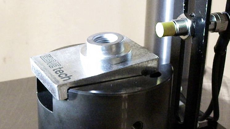 Essve Tech applicering av stansmutter i 10 mm stål