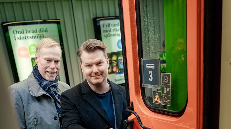 FlixTrain/FlixBus VD Peter Ahlgren inviger FlixTrain tillsammans med Hector Rails VD Claes Scheibe