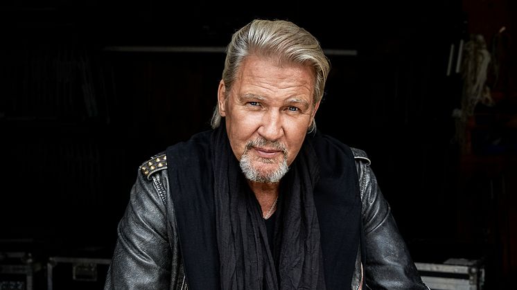 Johnny Logan (King of Eurovision) medverkar i Robert Wells stjärnspäckade "Rhapsody In Rock" på Dalhalla i sommar