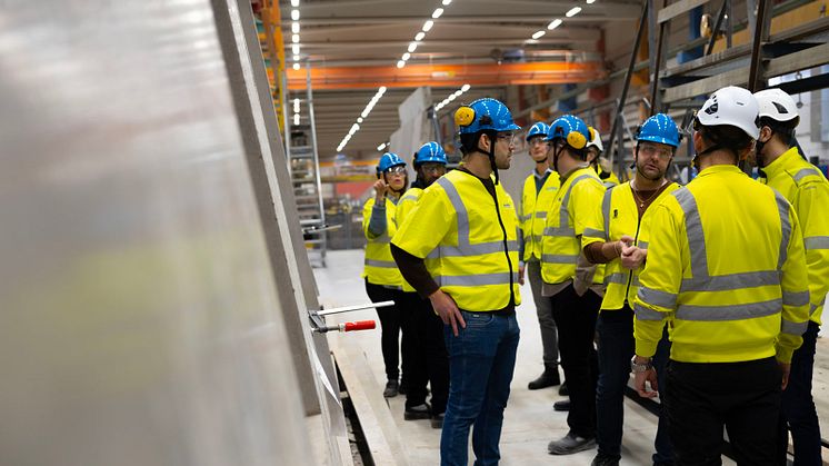 Besök vid Strängbetongs fabrik i Örebro som producerar väggar med lägre klimatavtryck till bostadsprojektet Hestur.