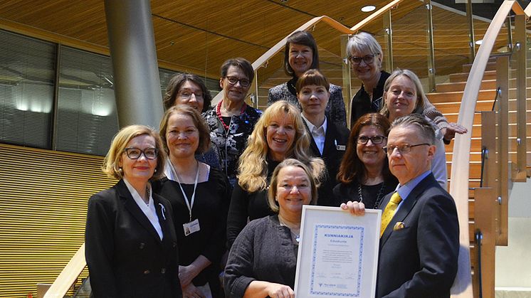 Kunniamaininta osallistumisesta työelämän terveystalkoisiin ojennettiin eduskunnan edustajille 13.12.