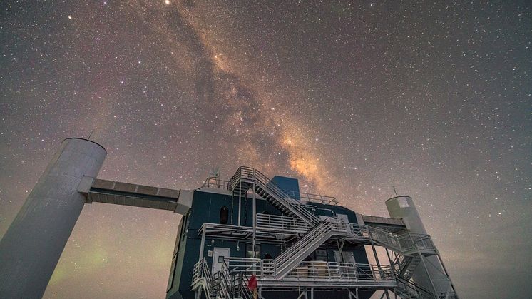 IceCube and Milky Way (Martin Wolf, IceCube NSF)