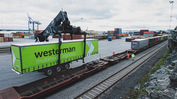 Westermans nya intermodala direkttrafik mellan Venlo i Nederländerna och Norrköpings hamn har nu påbörjats. Den 4 september lossades det första tåget i hamnen.