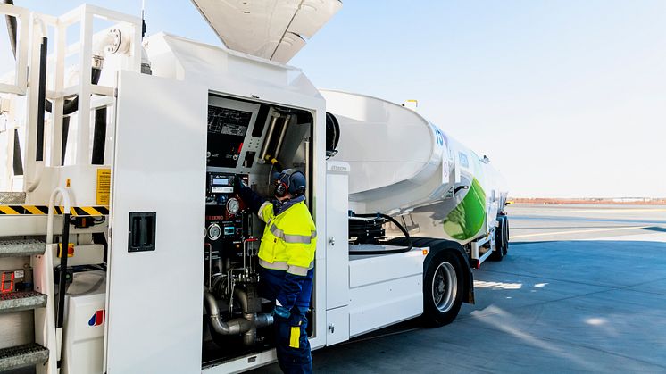 SAF_Tanker_truck_at_Airport_–_040320_9.jpg