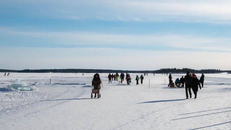 Platsen för testerna av IoT i arktiskt klimat är Luleås 10 km långa isbana som varje år plogas och underhålls av kommunen.