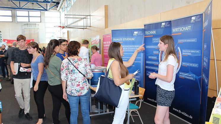 Am 10. September öffnet die Ausbildungsmesse „Zukunft Ausbildung! Find raus, was passt.“ wieder in Präsenz am OSZ Königs Wusterhausen ihre Türen für Interessierte. Mit dabei ist auch die TH Wildau. Bild: © WFG Dahme-Spreewald