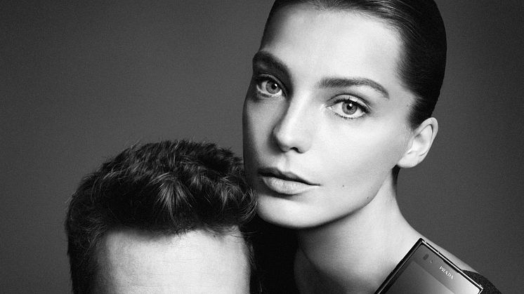 Edward Norton och Daria Werbowy lanserar PRADA Phone by LG 3.0