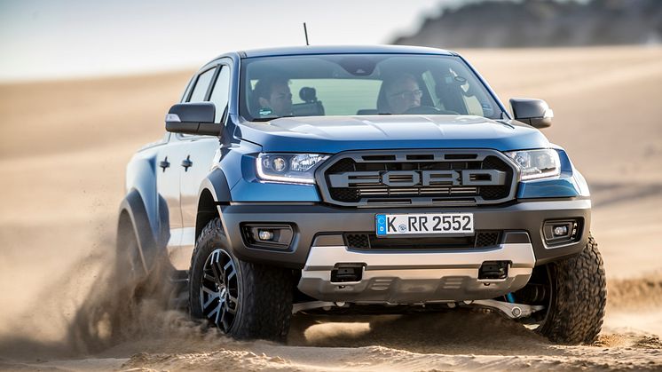 Uusi, väkivahva Ford Ranger Raptor tuo raakaa off-road-voimaa Euroopan lava-automarkkinoille 