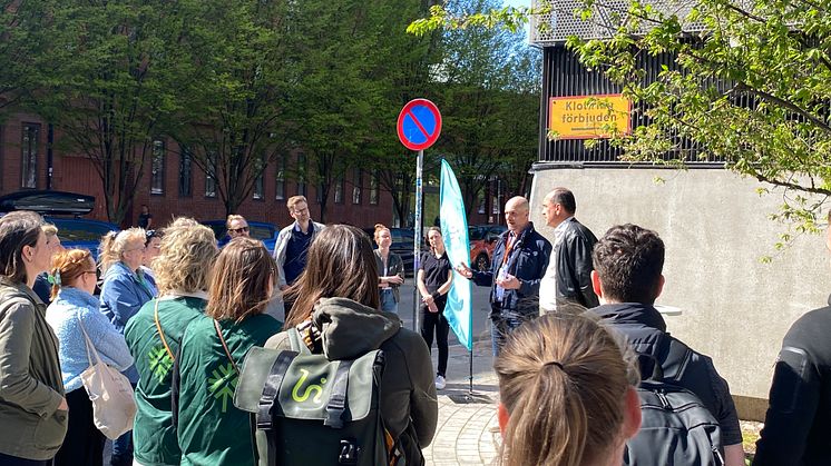 Tobias Nilsson, fastighets- och gatudirektör och Almir Hodzic, Parkering Malmös VD inviger Mobilitetshuset Anna den 2 maj, 2024.