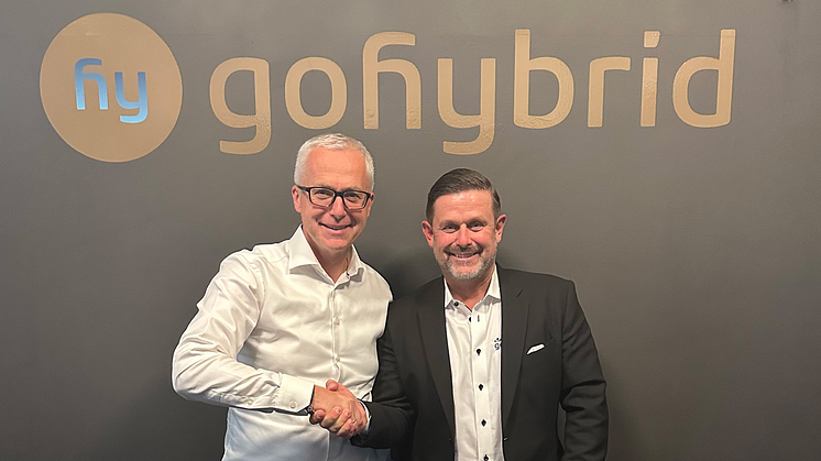 Jarl Øverby, VD för NetNordic Group och Mikael Lison, VD för Gohybrid AB.