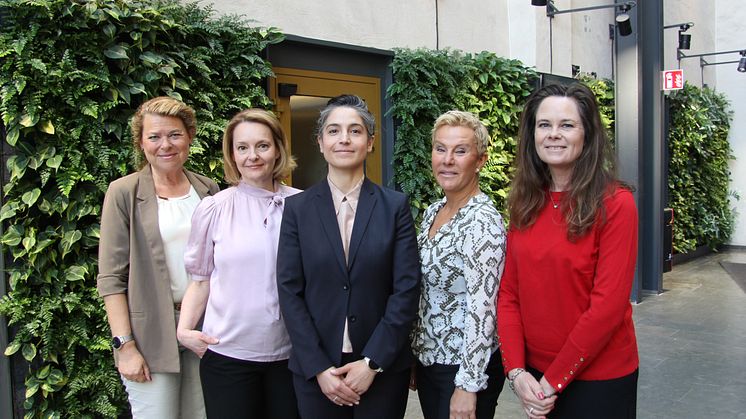 Från vänster: Anita Hagelin, Plåt & Ventföretagen, Irena Franzen, Ledarna, Nikita Nabavi, Unionen, Ragna Boustedt, Sveriges Ingenjörer och Karin Wiberg Stålbröst, Plåt & Ventföretagen