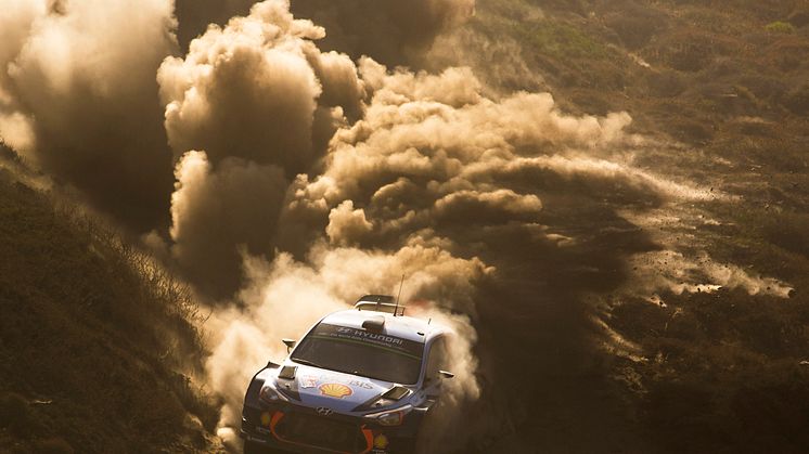 Hyundai Motorsport tar tredjeplatsen i Rally Italia Sardegna.