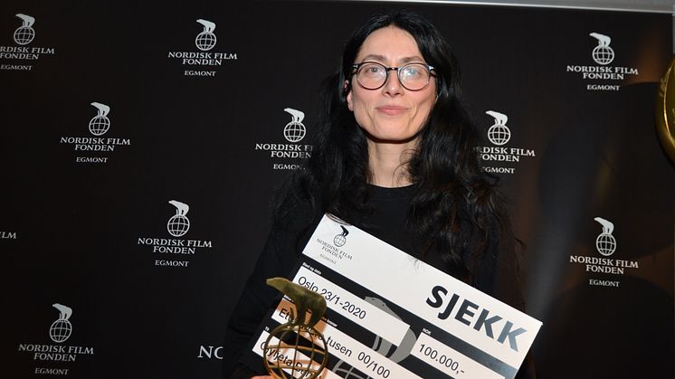 Gjyljeta Berisha mottok Nordisk Film Prisen under en markering i Oslo torsdag kveld. Foto: Sigurd Moe Hetland