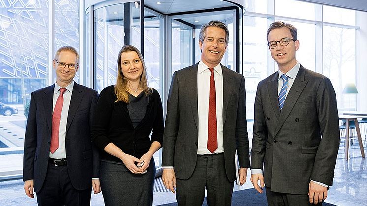 Fra højre: Miljø- og fødevareminister Esben Lunde Larsen, Michiel Kernkamp (adm. dir. for Nestlé Norden), Susanne Wolff (videnskabelig rådgiver i Nestlé Health Science) og Martin Broberg (kommunikationschef i Nestlé Danmark). Foto: Søren Svendsen