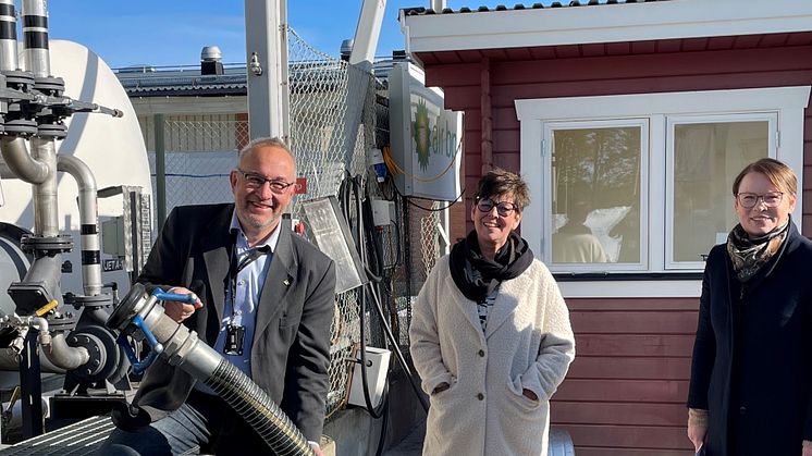 Robert Lindberg, Matilda Hedström och Evelina Fahlesson gläds åt möjligheten att använda biojetbränsle.