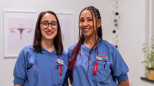 Bita Eshraghi och Cecilia Berger, biträdande överläkare på Amelmottagningen på Södersjukhuset. 