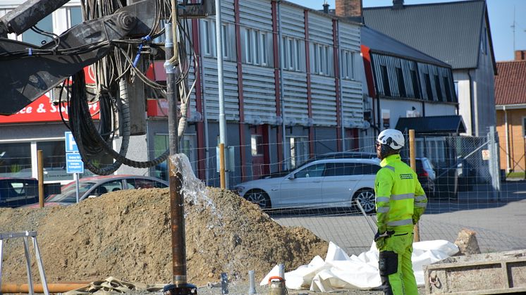 Rör för termisk rening borras ner på tomten Färgaren 3.