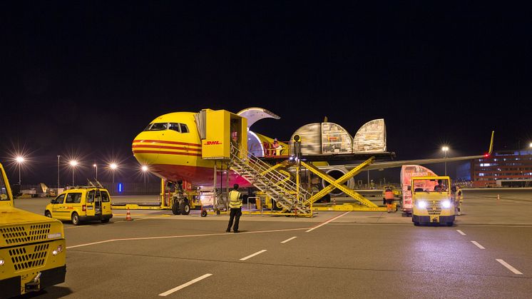 Danmark er blandt de første lande i verden, når DHL Express åbner op for, at virksomheder kan vælge at reducere deres CO2-aftryk på forsendelser via SAF (Sustainable Aviation Fuel).