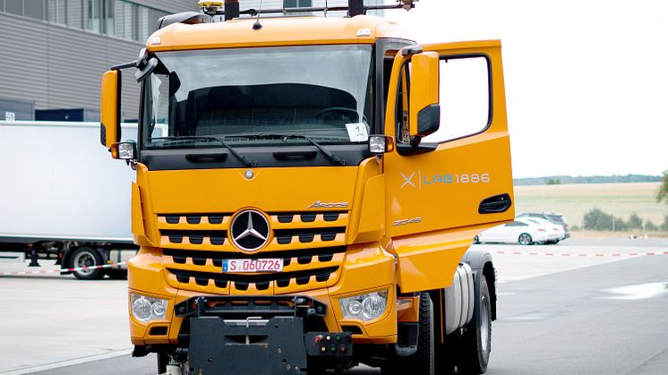 Självkörande Mercedes-Benz Actros visas på ELMIA Lastbil