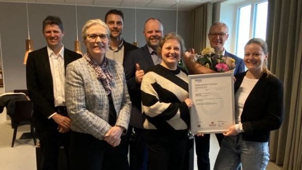 From left, front row first: Helle Fog, Trine Velling (DNV), Sara Løppenthin Stendevad, Sune Andersen, Peter Søgaard, Tim Højlund Olsen and Thomas Vestergaard