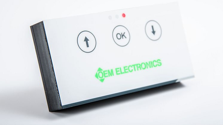 Kapacitiva knappsatser består av ”touch-knappar” utan taktil känsla. När användaren trycker på knapparna möts två elektroder och genererar en förändring i laddningen, vilket transformeras till en signal.