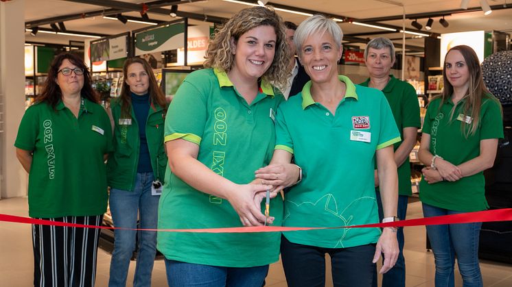 Geneviève Herbst, directrice de la succursale, et Manon Schwarz, directrice adjointe, ouvrent la succursale Maxi Zoo de Montagny-près-Yverdon.