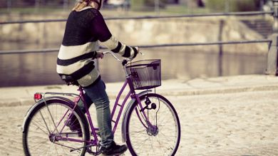 Cykelpoolen i Örebro läggs ner och de lila cykelställen tas bort