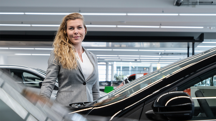 Flere kvinder vil arbejde med biler: De både kan, vil og tør være en del af branchen