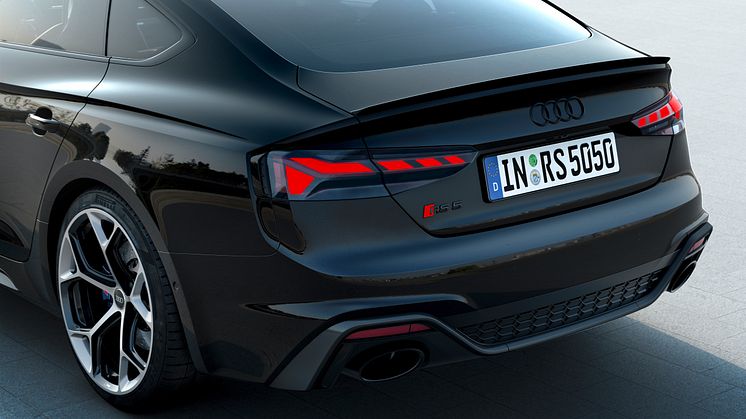 Audi RS 5 Sportback med competition plus pakke (Sebringsort krystaleffekt)