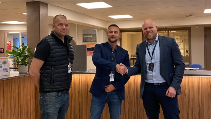 Från vänster: Säkerhetschef Anders Kalmermo och VD Peter Jansson, Norrköping Airport, och produktchef Patrik Lindgren, Avarn Security.