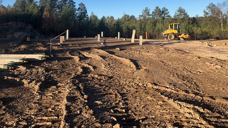 Bygget av JYSKs nya butik i Hagfors står still i väntan på beslut från Mark och miljödomstolen. 