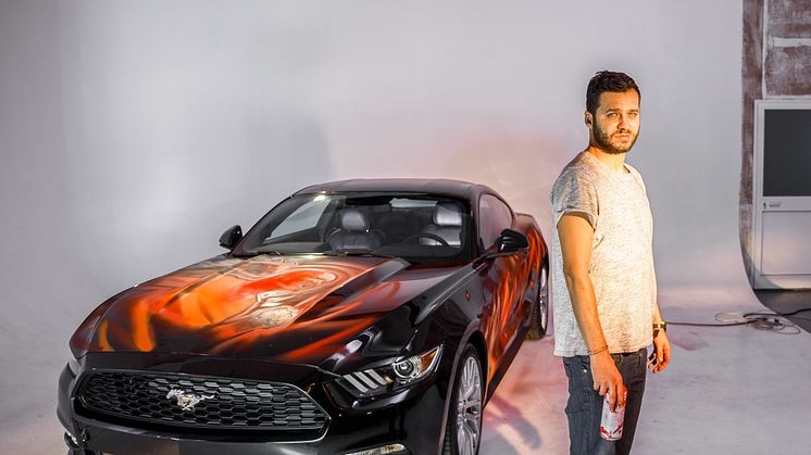 Ford Mustang genopstår som graffitikunst