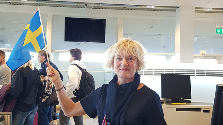 Ann Nääs boardar passagerare på premiärflighten till Budapest från Göteborg Landvetter Airport. Foto: Louise Arvidsson