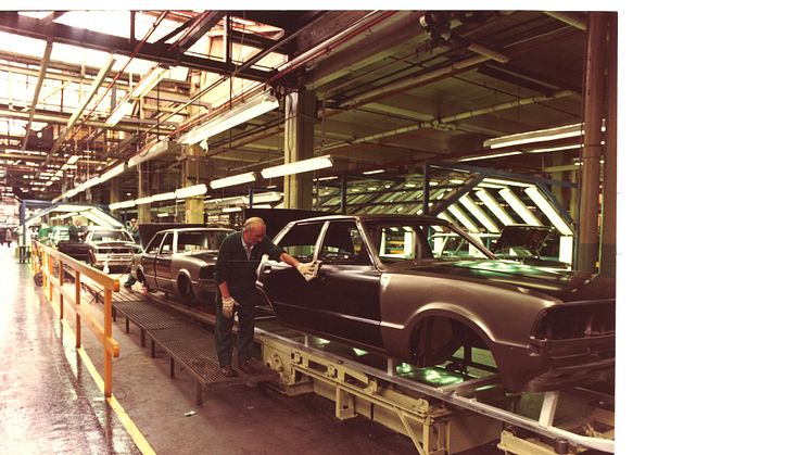 Ford-Plant-Cortina-Mark-VI-Body-Shop-No-2-001
